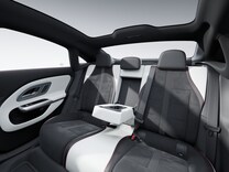 CLA Saloon 後排中央扶手