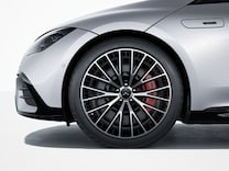 Mercedes-AMG EQE Brzdové strmene nalakované načerveno