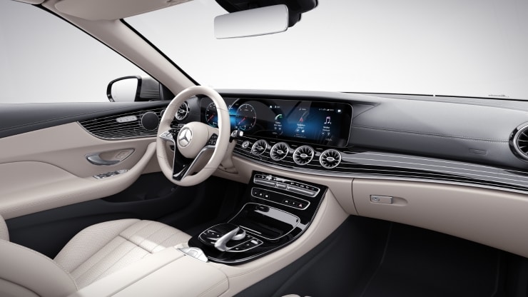 Instrumententafel und Bordkanten der T&uuml;ren in Ledernachbildung ARTICO Bild 1