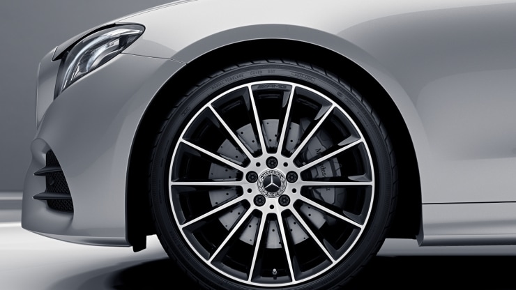 50,8 cm (20") AMG Leichtmetallräder im Vielspeichen-Design Bild 1