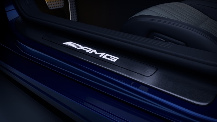 AMG Einstiegsleisten in Edelstahl gebürstet mit "AMG" Schriftzug, weiß beleuchtet 2