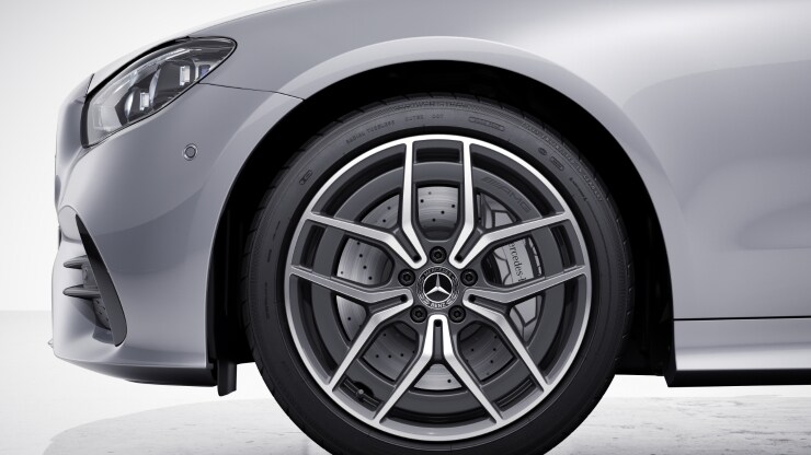 Sistema de frenos con discos de mayores dimensiones en el eje delantero Imagen 1