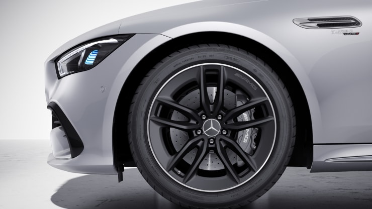 48,3 cm (19") AMG Leichtmetallräder im 5-Doppelspeichen-Design Bild 1