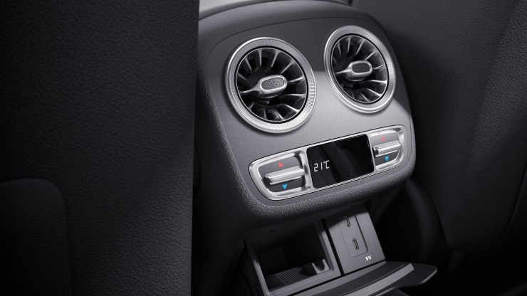 2 USB-Anschl&uuml;sse im Fond Bild 1