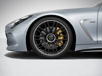 Mercedes-AMG GT Coupé Yellow-painted AMG brake callipers