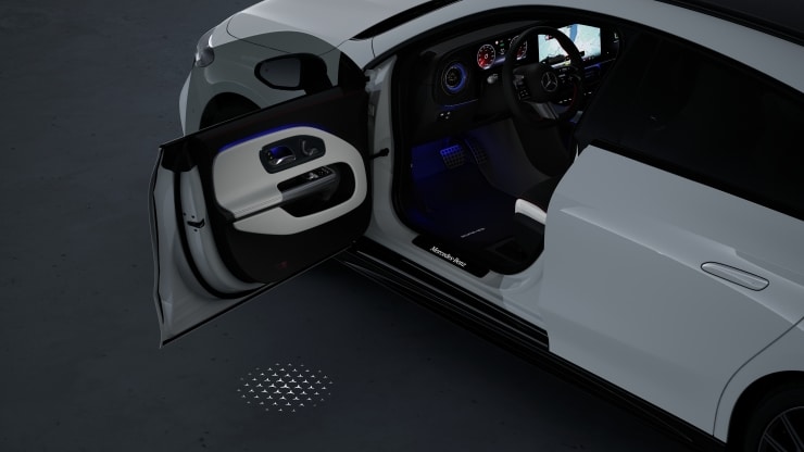 Umfeldbeleuchtung mit animierter Projektion des Mercedes-Benz Pattern, 2-fach 1