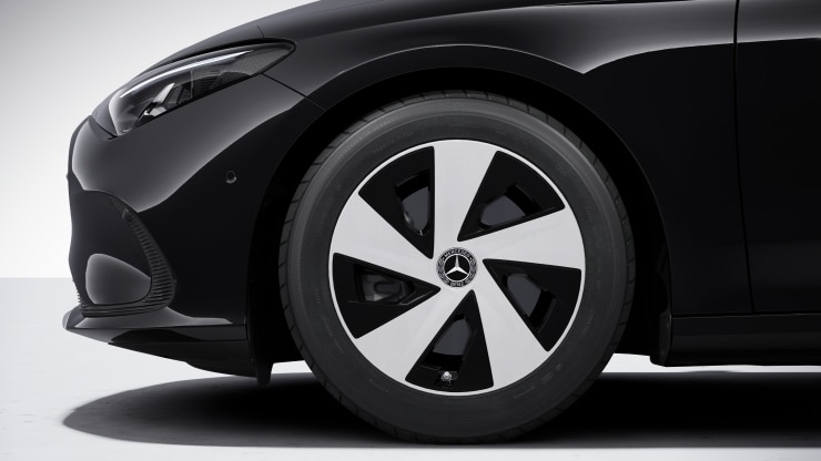 17" Leichtbaur&auml;der mit voll abdeckenden Aerodynamik-Radzierblenden Bild 1