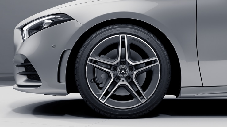 Llantas de aleaci&oacute;n AMG de 45&comma;7 cm &lpar;18"&rpar; y 5 radios dobles&ZeroWidthSpace; Imagen 1