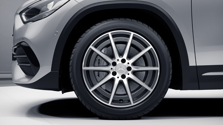 48,3 cm (19") AMG Leichtmetallräder im 10-Speichen-Design Bild 1