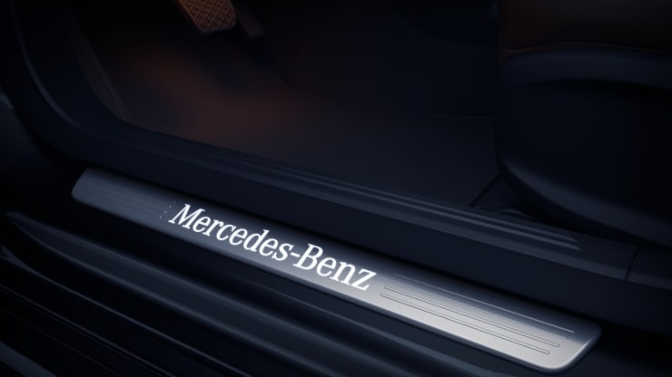 Listones de umbral con distintivo &laquo;Mercedes-Benz&raquo;&comma; iluminados y con cubiertas intercambiables Imagen 1
