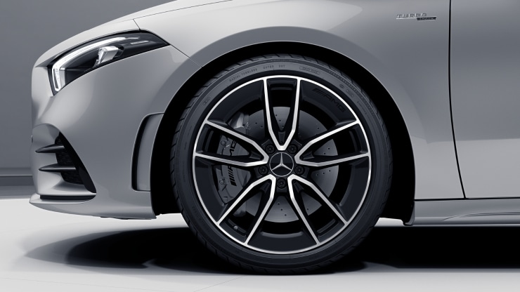 19" AMG Leichtmetallräder im 5-Doppelspeichen-Design Bild 1