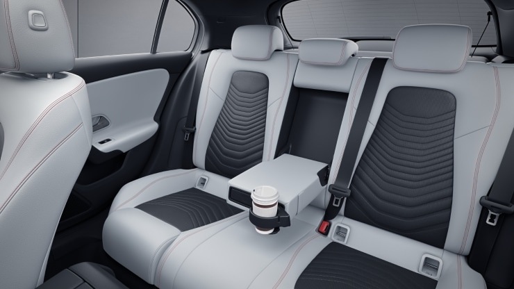 Apoyabrazos en las plazas traseras Imagen 1