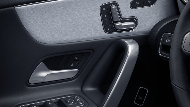 Fahrersitz elektrisch einstellbar mit Memory-Funktion Bild 1