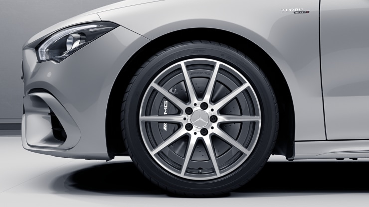 Serienausstattung Mercedes-AMG 5