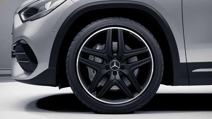 50,8 cm (20") AMG Leichtmetallräder im 5-Doppelspeichen-Design Bild 1