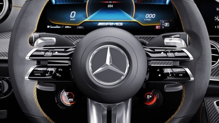 tla&ccaron;idl&aacute; AMG na volante 1