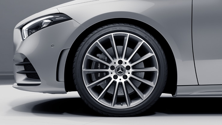 48&comma;3 cm &lpar;19"&rpar; AMG Leichtmetallr&auml;der im Vielspeichen-Design Bild 1