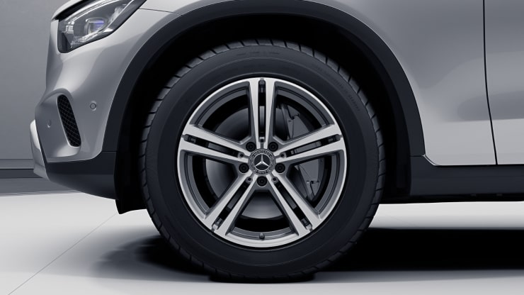 45&comma;7 cm &lpar;18"&rpar; Leichtmetallr&auml;der im 5-Doppelspeichen-Design 1