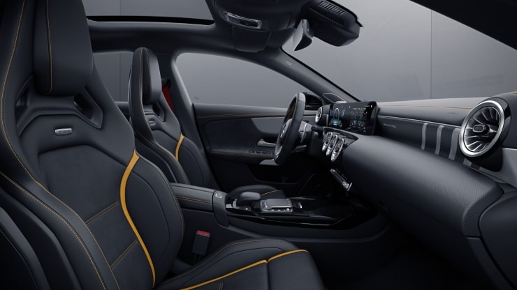 Serienausstattung Mercedes-AMG f&uuml;r Mercedes-AMG CLA 45 S 4MATIC&plus; 4