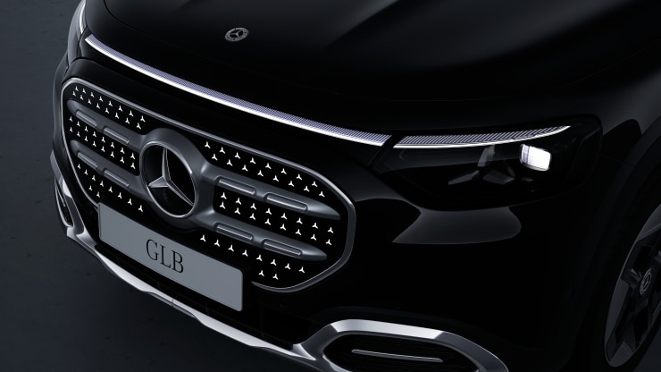 Mercedes Stern teilbeleuchtet Bild 1