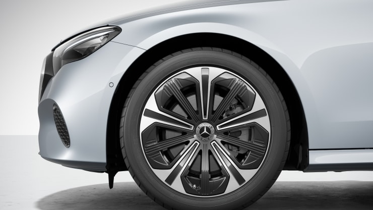 48&comma;3 cm &lpar;19"&rpar; Leichtmetallr&auml;der im 10-Speichen-Design Bild 1