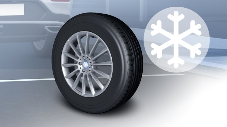 Winterreifen ab Werk 4-fach mit M&plus;S Kennung und Schneeflockensymbol Bild 1