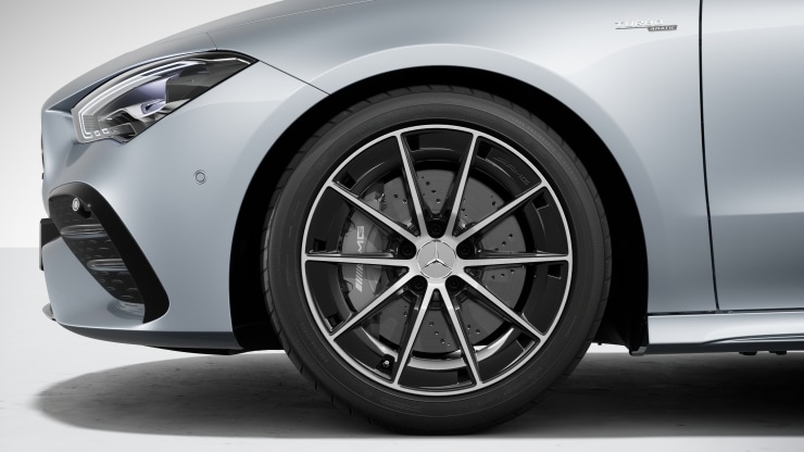 45,7 cm (18") AMG Leichtmetallräder im 10-Speichen-Design Bild 1