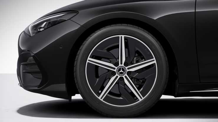 Jantes alliage AMG 45&comma;7 cm &lpar;18"&rpar; &agrave; 5 branches finition noir brillant&sol;naturel brillant Image 1