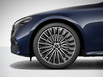 E-Class Saloon Braking system with larger brake discs on the front axle