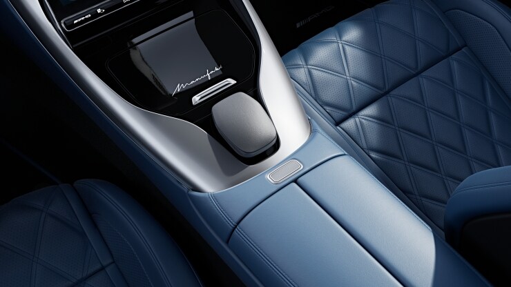 MANUFAKTUR Schriftzug Chrom-Optik gl&auml;nzend in Mittelkonsole vorn 1