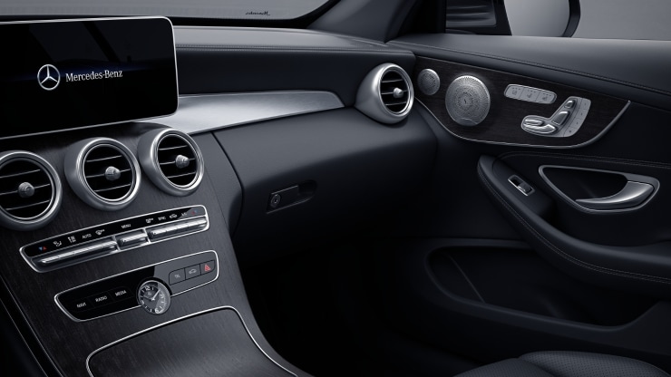 Instrumententafel und Bordkanten der T&uuml;ren in Ledernachbildung ARTICO Bild 1