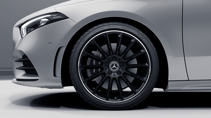 48,3 cm (19") AMG Leichtmetallräder im Vielspeichen-Design Bild 1