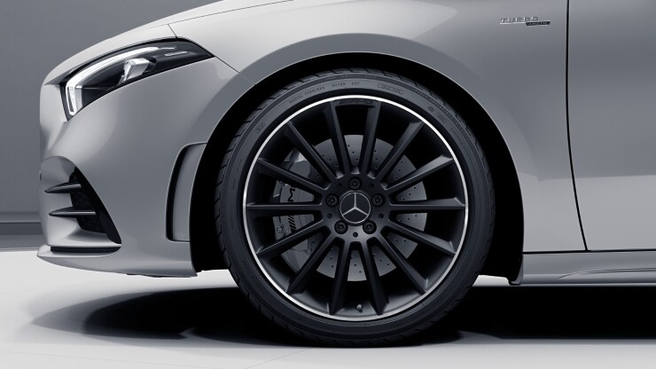 48,3 cm (19") AMG Leichtmetallräder im Vielspeichen-Design Bild 1