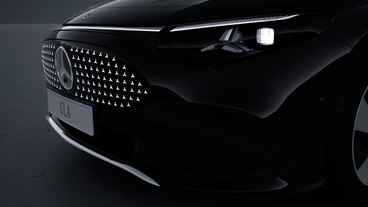 Calandre iconique Mercedes-Benz &eacute;clair&eacute;e et anim&eacute;e Image 1