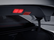 CLA Sedan 電動啟閉行李廂蓋