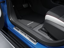 CLA Sedan 可替換門檻飾板附照明