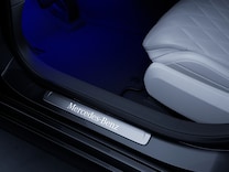 E-Class Sedan 門檻飾板附照明