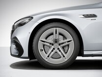 Mercedes-AMG E-Klasse Limousine Bremssättel silberfarben lackiert