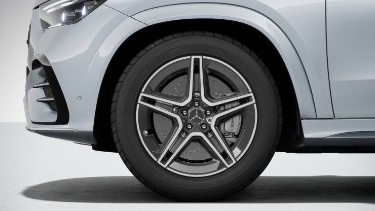 Llantas de aleaci&oacute;n AMG de 50&comma;8 cm &lpar;20"&rpar; y 5 radios dobles 2