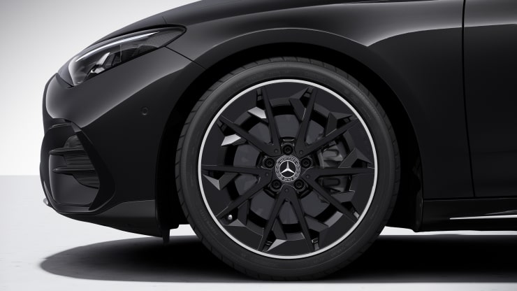 Jantes alliage AMG 48&comma;3&nbsp;cm &lpar;19"&rpar; &agrave; 5 doubles branches finition noir brillant&sol;naturel brillant Image 1