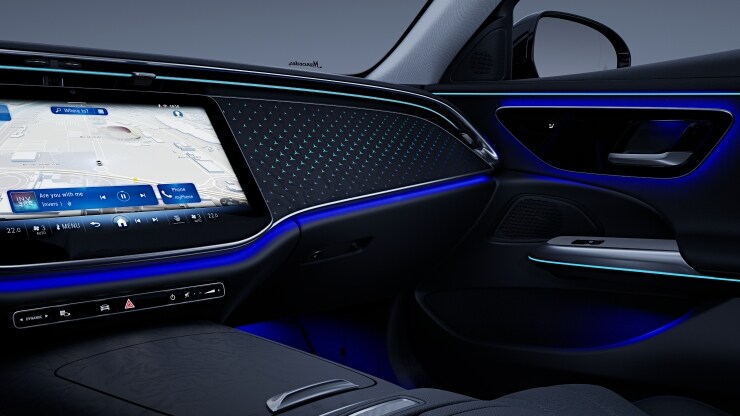 Zierelemente Holz Esche schwarz offenporig hinterleuchtet mit Mercedes-Benz Pattern 2