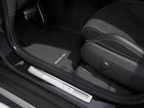 Mercedes-AMG GLC AMG Einstiegsleisten mit "AMG" Schriftzug, beleuchtet und mit Wechselcover