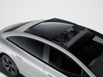 EQS 全景式電動玻璃天窗