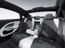 CLA Saloon ที่พักแขนบริเวณที่นั่งด้านหลัง