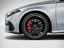 Mercedes-AMG Trieda A hatchback Brzdové strmene nalakované načerveno