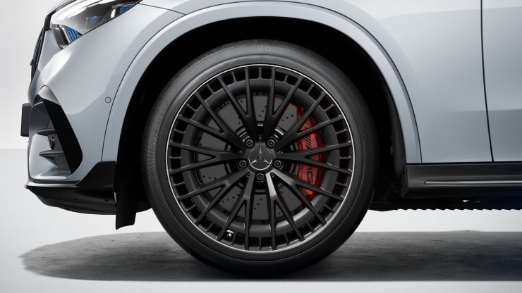 53,3 cm (21") AMG Leichtmetallräder im Y-Speichen-Design Bild 1