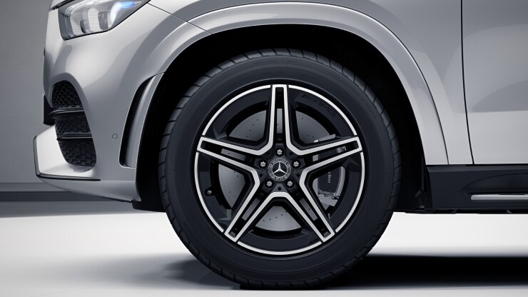 50&comma;8 cm &lpar;20"&rpar; AMG Leichtmetallr&auml;der im 5-Doppelspeichen-Design Bild 1