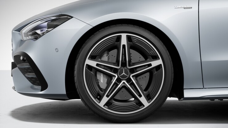 48,3 cm (19") AMG Leichtmetallräder im 5-Doppelspeichen-Design 1