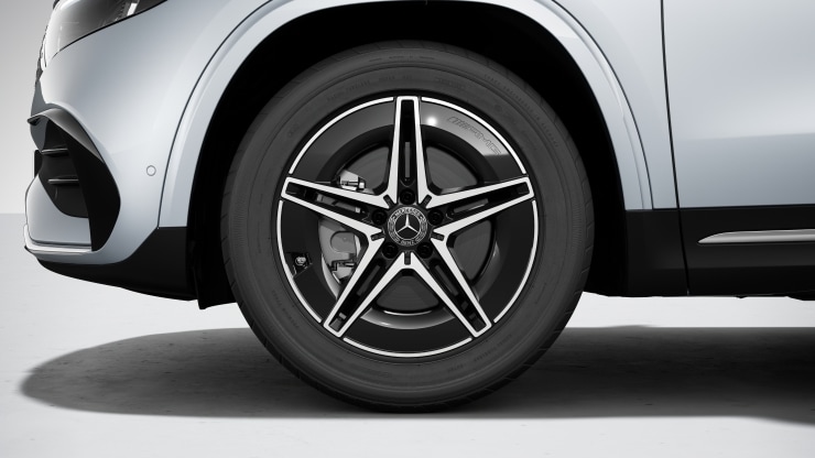 Llantas de aleaci&oacute;n AMG de 45&comma;7 cm &lpar;18"&rpar; y 5 radios color negro brillante y pulidas Imagen 1