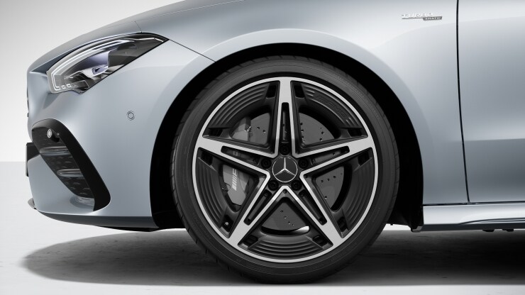 48,3 cm (19") AMG Leichtmetallräder im 5-Doppelspeichen-Design Bild 1